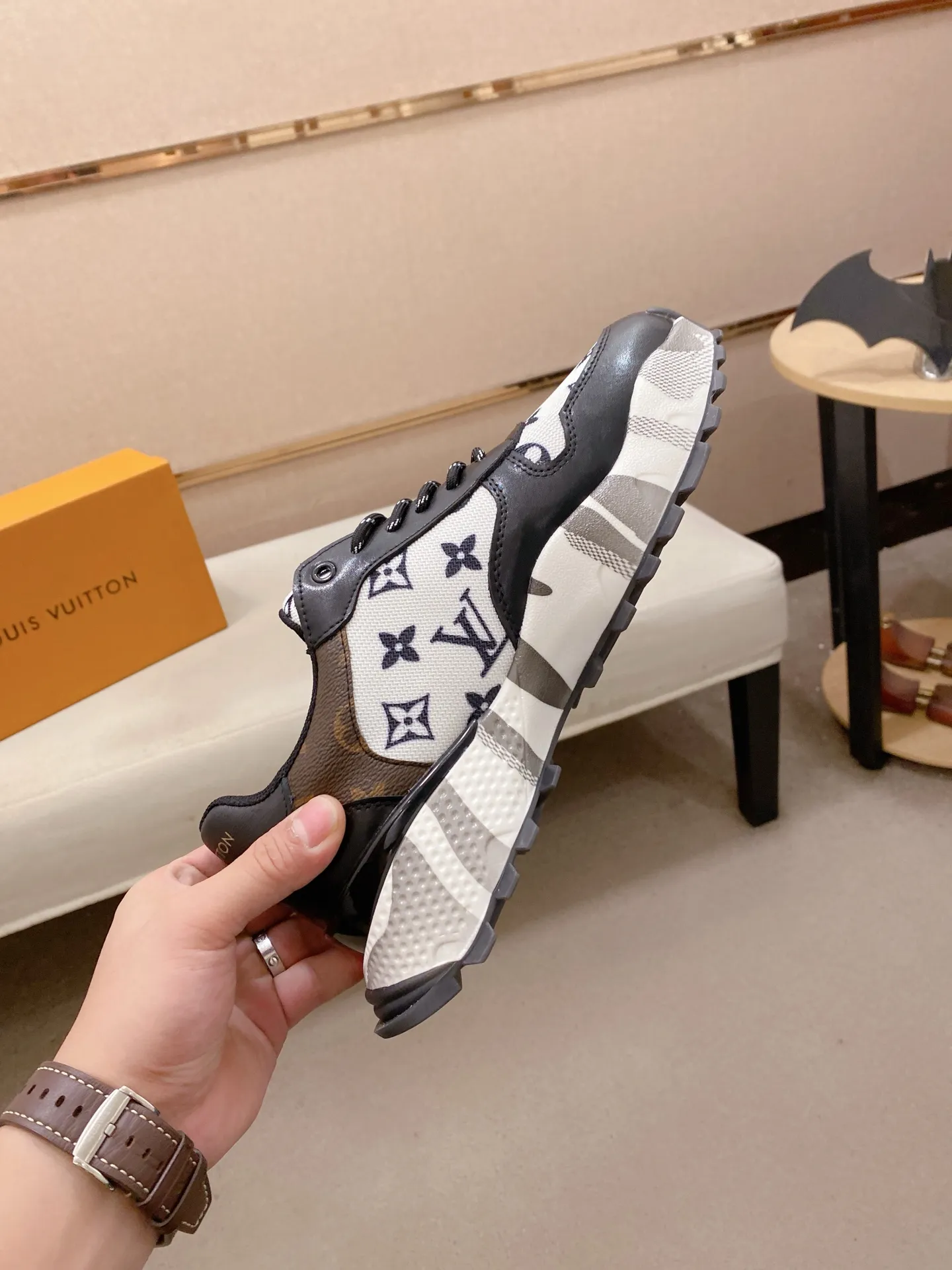 Men's shoes💰:442💰🇮🇹🇮🇹LV Louis Vuitton. The latest fashionable casual shoes are popular in physical stores. New spring and summer comfortable imported custom original cowhide, unique jacquard fabric element design. With sheepskin lining, Lv original bottom, [sun][sun] high-end packaging and high quality💪Details determine the quality, you can enter and exit the counter at will, welcome to compare🇮🇹Size 38-44
